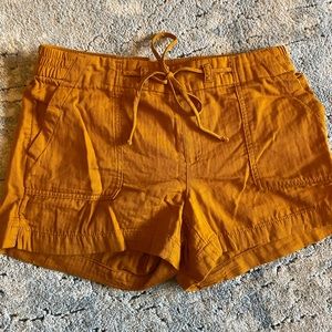 Old Navy mustard drawstring shorts.